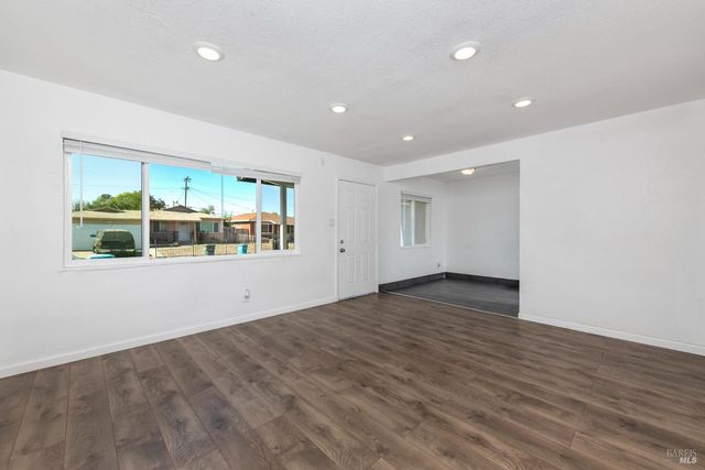 348 Sawyer St, Vallejo, CA 94589