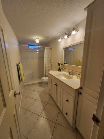 230 NE 26th Avenue 408, Boynton Beach, FL 33435