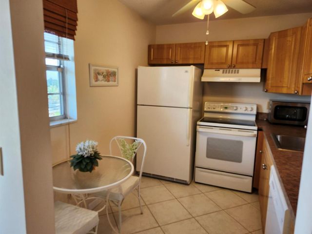 230 NE 26th Avenue 408, Boynton Beach, FL 33435