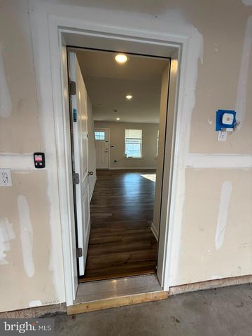 11 E FRONT ST, Bridgeport, PA 19405