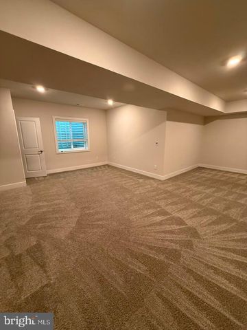 11 E FRONT ST, Bridgeport, PA 19405