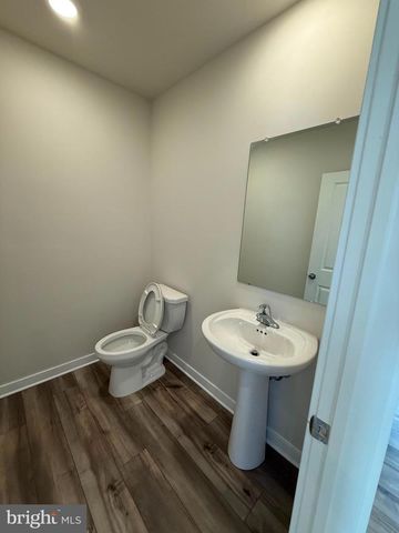 11 E FRONT ST, Bridgeport, PA 19405