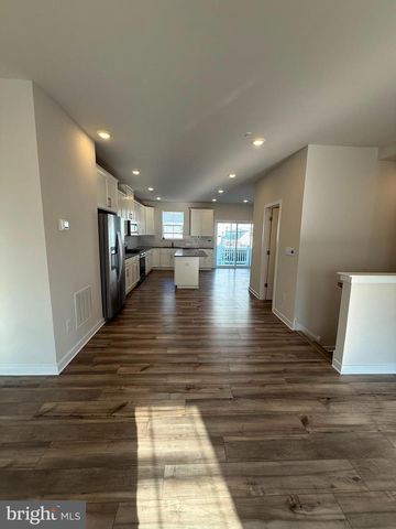 11 E FRONT ST, Bridgeport, PA 19405