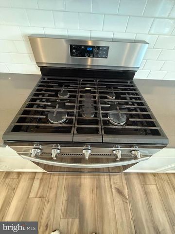 11 E FRONT ST, Bridgeport, PA 19405