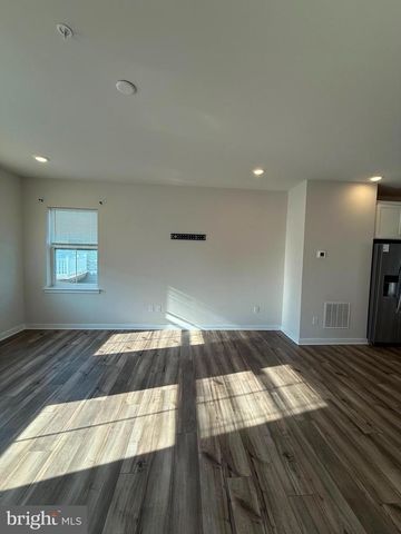 11 E FRONT ST, Bridgeport, PA 19405