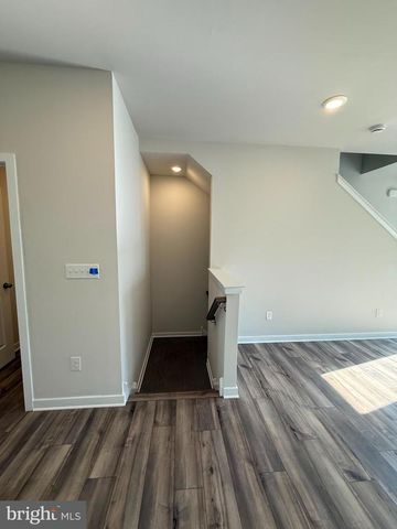 11 E FRONT ST, Bridgeport, PA 19405