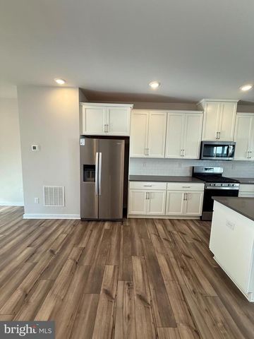 11 E FRONT ST, Bridgeport, PA 19405
