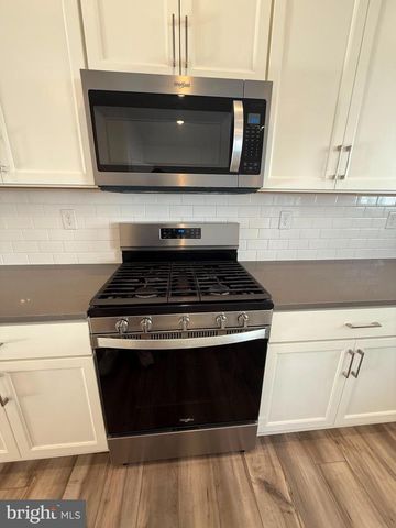 11 E FRONT ST, Bridgeport, PA 19405