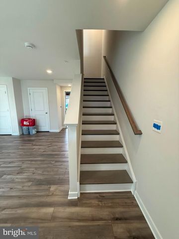 11 E FRONT ST, Bridgeport, PA 19405