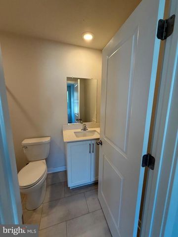 11 E FRONT ST, Bridgeport, PA 19405