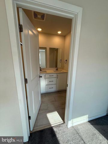 11 E FRONT ST, Bridgeport, PA 19405