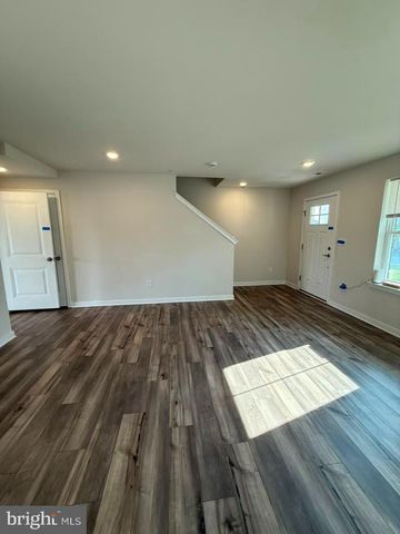 11 E FRONT ST, Bridgeport, PA 19405