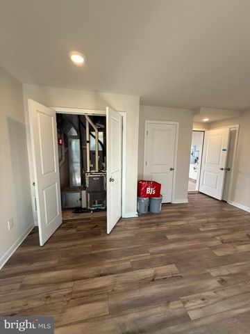 11 E FRONT ST, Bridgeport, PA 19405
