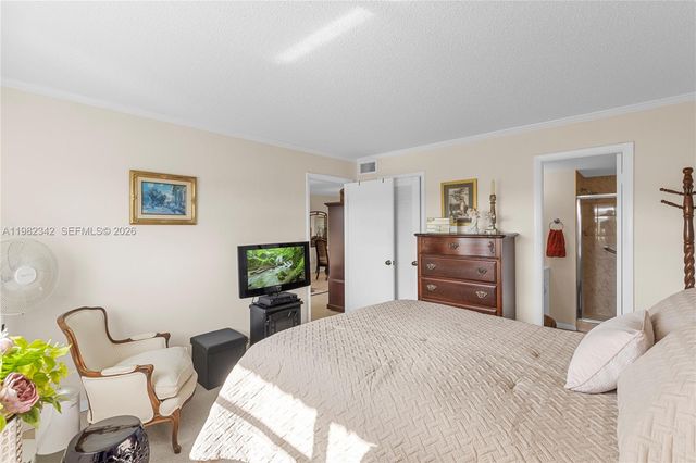 8950 Sunrise Lakes Boulevard 309, Sunrise, FL 33322