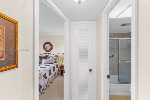 8950 Sunrise Lakes Boulevard 309, Sunrise, FL 33322