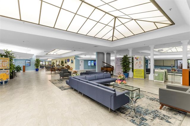 8950 Sunrise Lakes Boulevard 309, Sunrise, FL 33322
