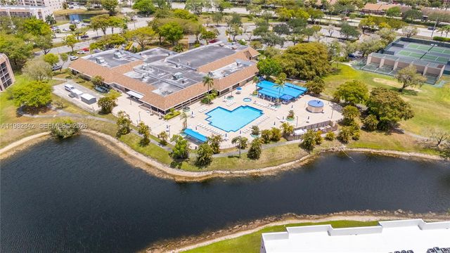 8950 Sunrise Lakes Boulevard 309, Sunrise, FL 33322