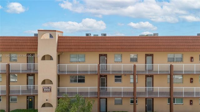 8950 Sunrise Lakes Boulevard 309, Sunrise, FL 33322