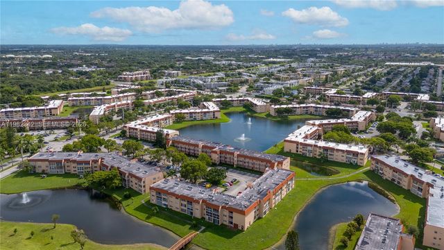 8950 Sunrise Lakes Boulevard 309, Sunrise, FL 33322