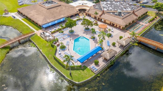 8950 Sunrise Lakes Boulevard 309, Sunrise, FL 33322