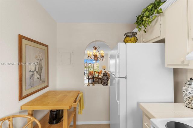 8950 Sunrise Lakes Boulevard 309, Sunrise, FL 33322
