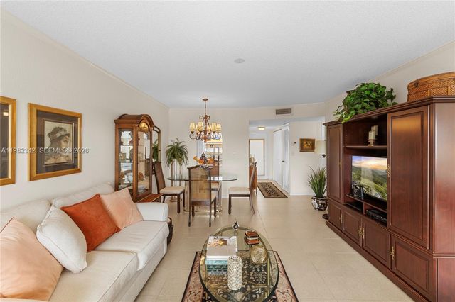 8950 Sunrise Lakes Boulevard 309, Sunrise, FL 33322