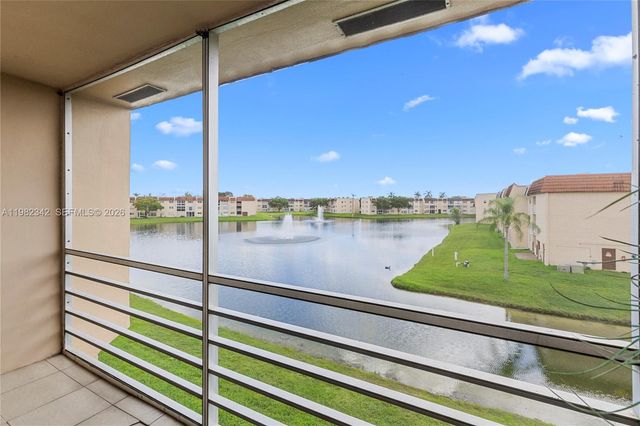 8950 Sunrise Lakes Boulevard 309, Sunrise, FL 33322