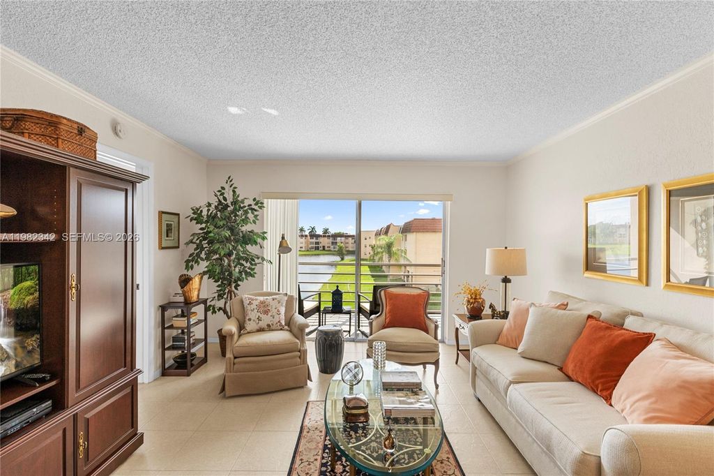 8950 Sunrise Lakes Boulevard 309, Sunrise, FL 33322