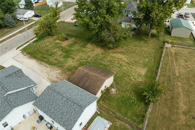 508 Vine St, Center Point, IA 52213