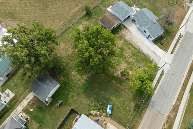 508 Vine St, Center Point, IA 52213