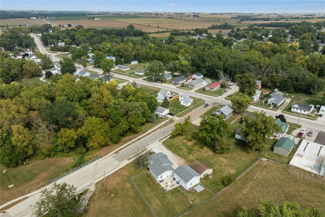 508 Vine St, Center Point, IA 52213