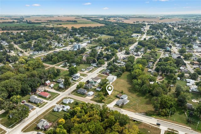 508 Vine St, Center Point, IA 52213
