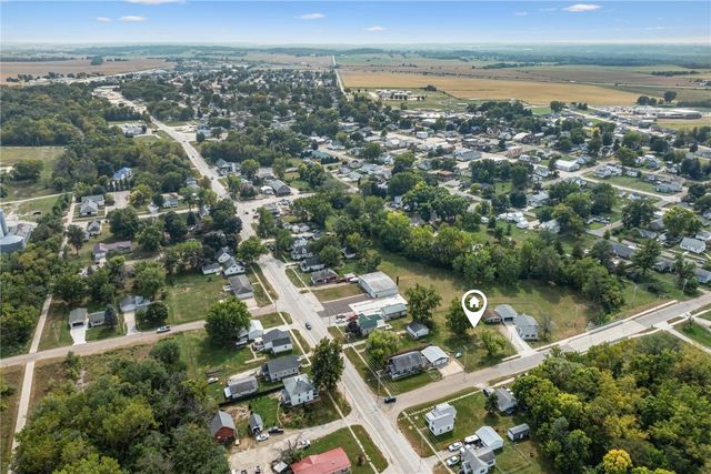 508 Vine St, Center Point, IA 52213