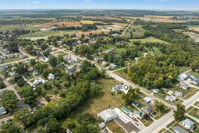 508 Vine St, Center Point, IA 52213