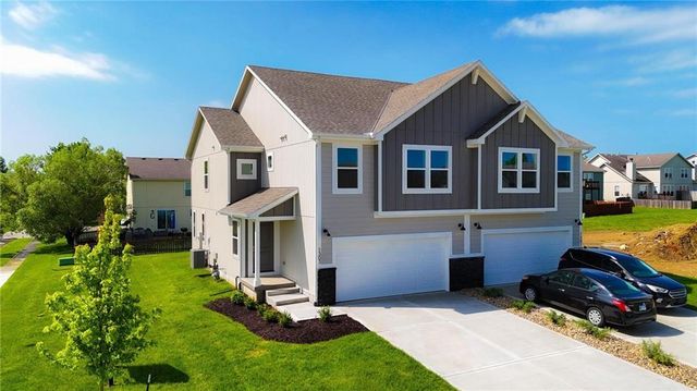 1303 S 4th Street E, Louisburg, KS 66053