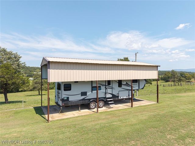 43286 Earls Road, Howe, OK 74940