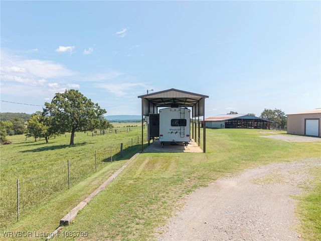 43286 Earls Road, Howe, OK 74940