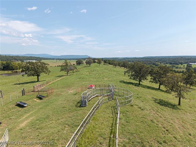 43286 Earls Road, Howe, OK 74940