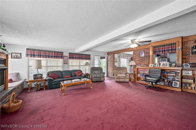 43286 Earls Road, Howe, OK 74940