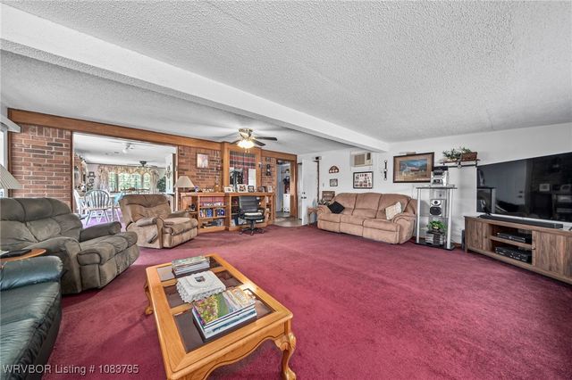 43286 Earls Road, Howe, OK 74940