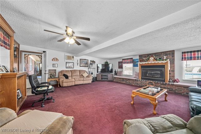 43286 Earls Road, Howe, OK 74940