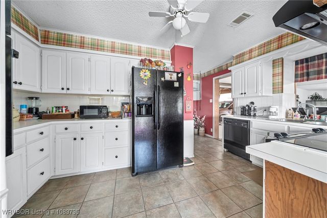 43286 Earls Road, Howe, OK 74940