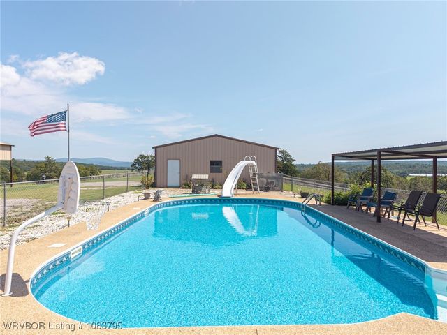 43286 Earls Road, Howe, OK 74940