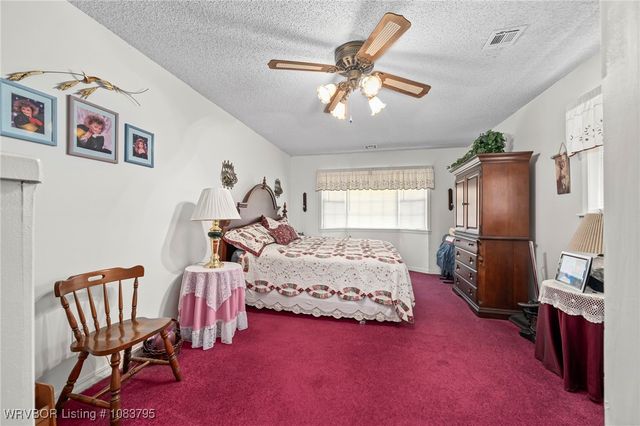 43286 Earls Road, Howe, OK 74940