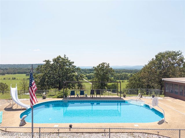 43286 Earls Road, Howe, OK 74940