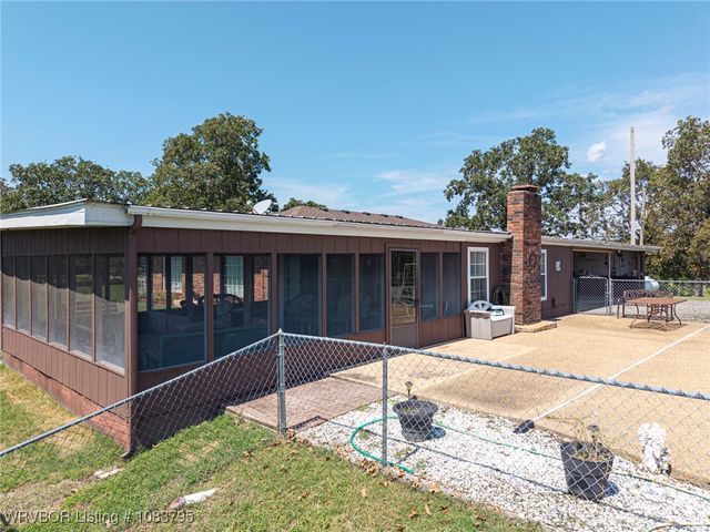 43286 Earls Road, Howe, OK 74940