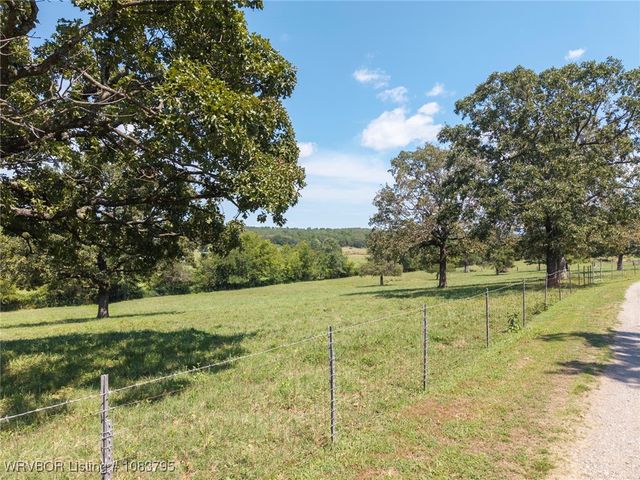 43286 Earls Road, Howe, OK 74940