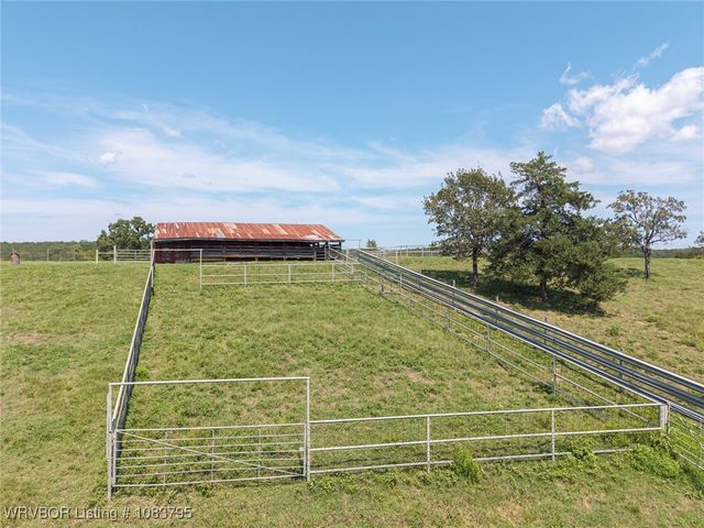 43286 Earls Road, Howe, OK 74940