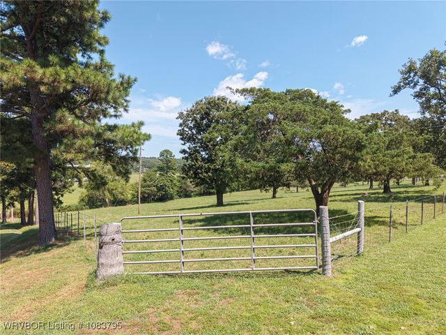 43286 Earls Road, Howe, OK 74940