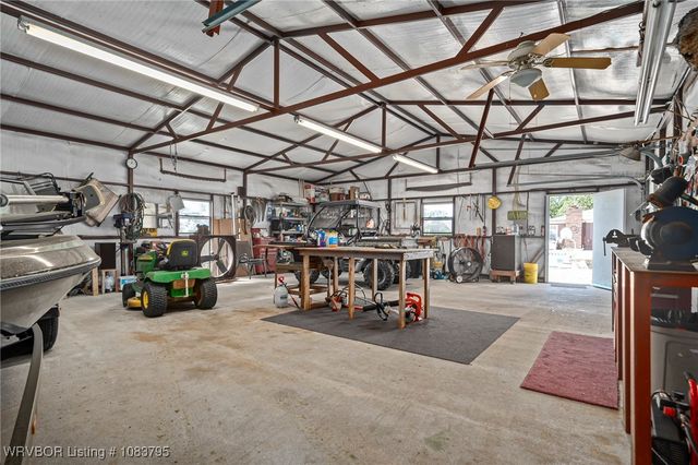 43286 Earls Road, Howe, OK 74940